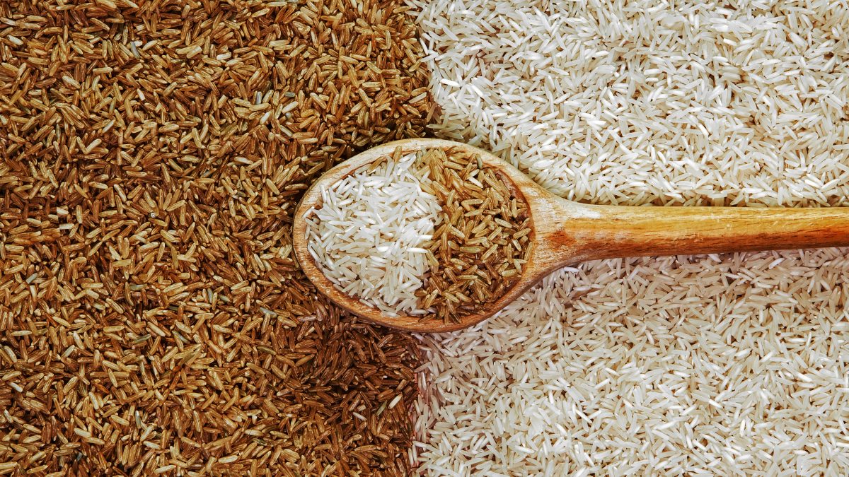 El arroz integral tiene las mismas calorías que el arroz blanco?