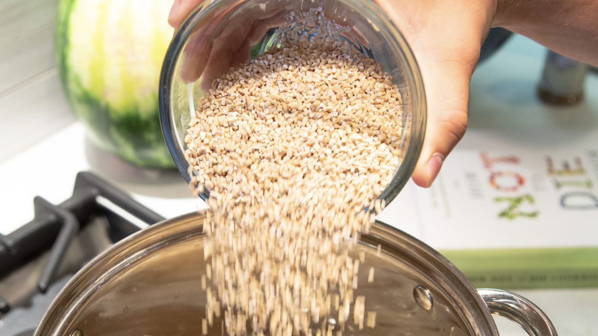 Which Is a Better Breakfast, Cereal or Oatmeal?