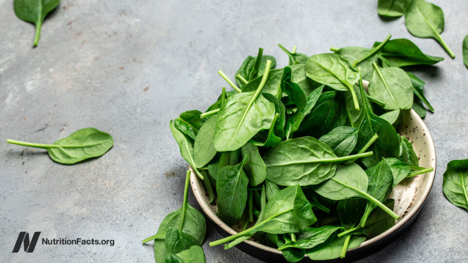 Do the Oxalates in Spinach Cause Kidney Stones? 