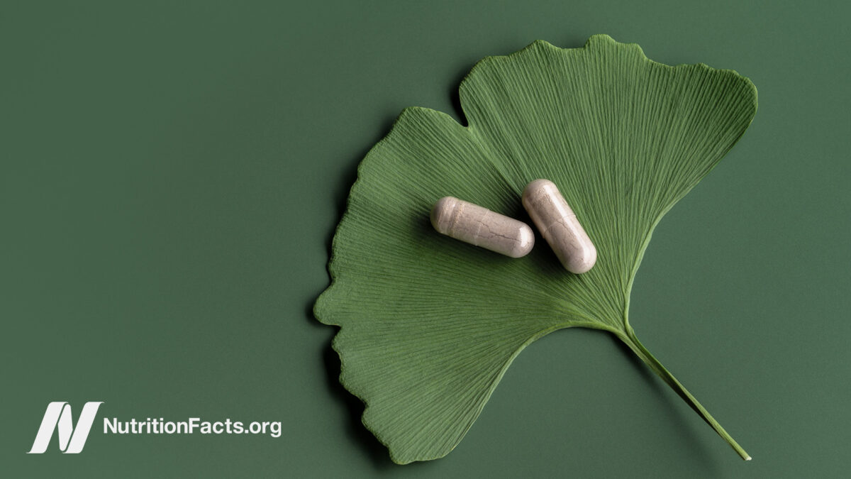 Gingko supplements on a gingko leaf