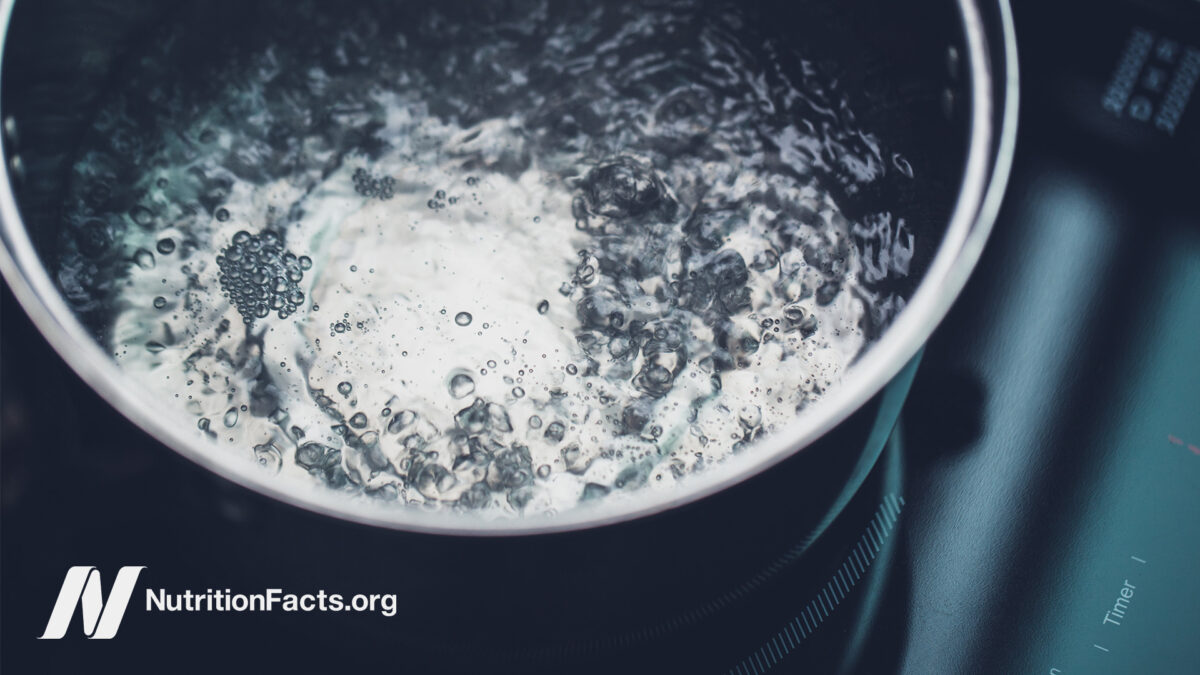 pot of boiling water