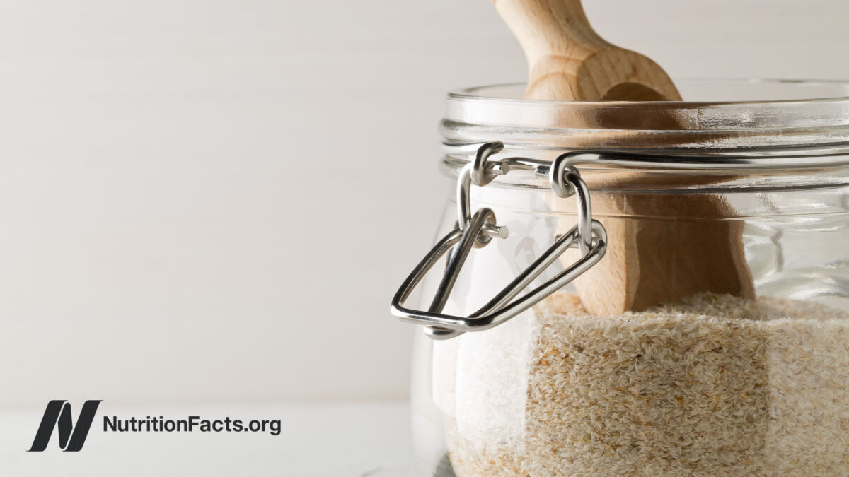 A wooden scoop reaching into a jar of fiber-rich food